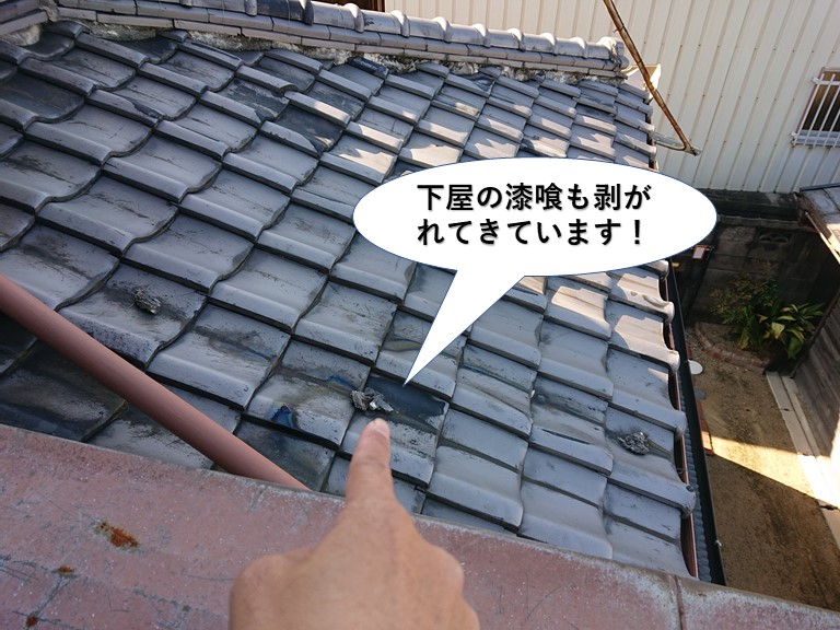 阪南市の下屋の漆喰も剥がれてきています