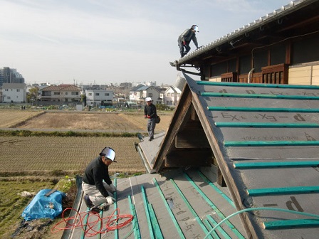 岸和田市東大路町の淡路産特上瓦の屋根の葺き替え