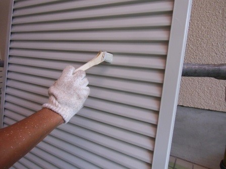 岸和田市極楽寺町で外壁と屋根塗装の雨樋などの塗装