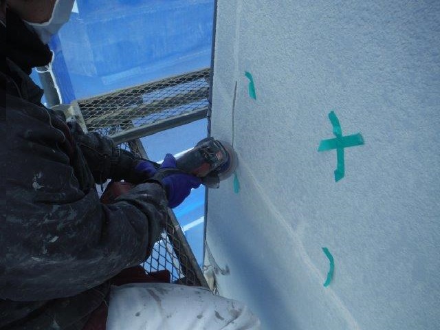 和歌山市善明寺のクラック補修でカッター切