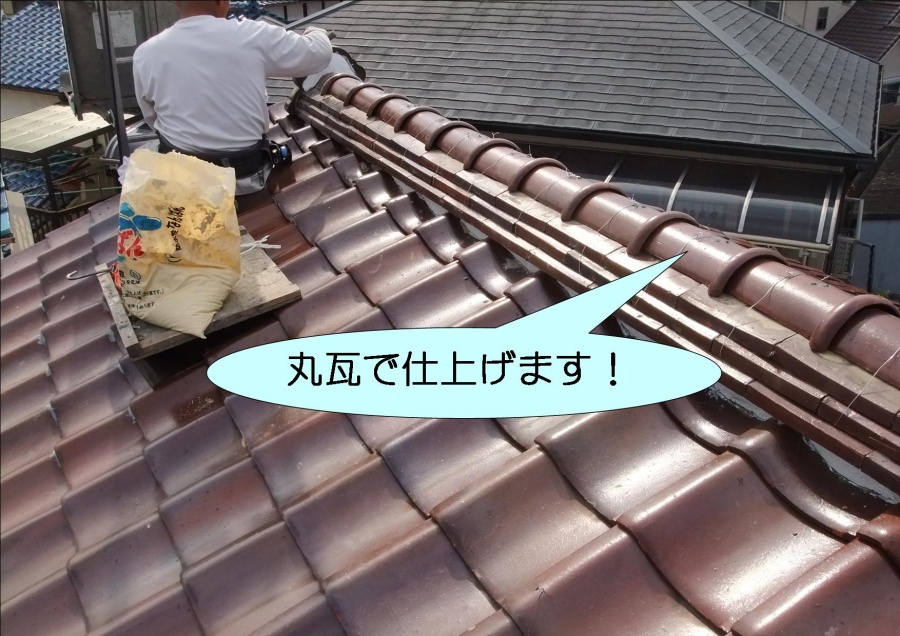 岸和田市作才町の屋根の丸瓦