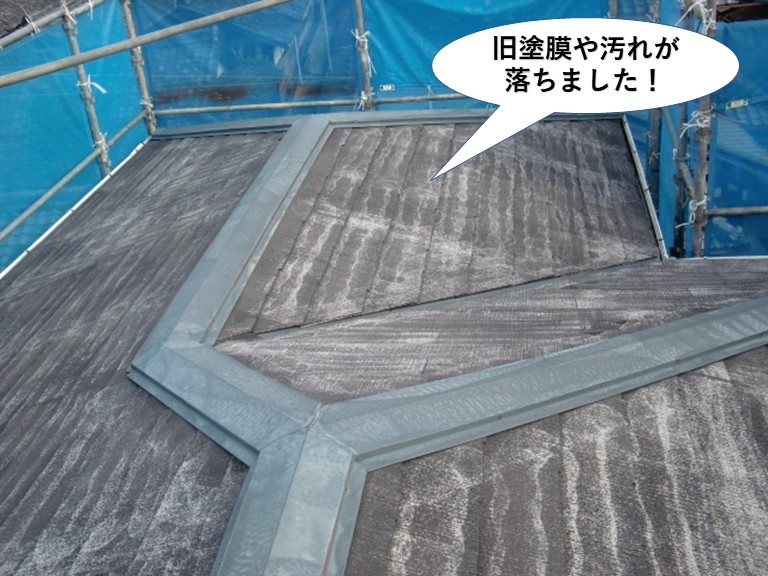 岸和田市の屋根の旧塗膜や汚れが落ちました