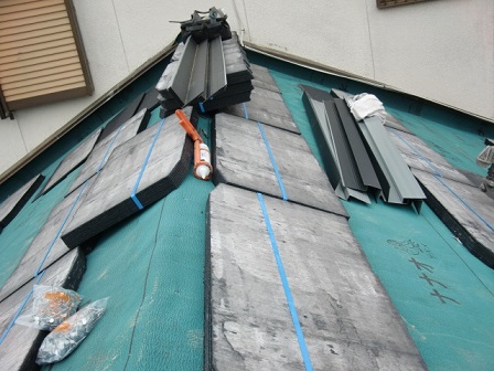 岸和田市大町で軽量瓦コロニアルクァッドへの屋根葺き替え