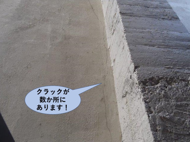 岸和田市の倉庫で雨漏り発生・クラック現況