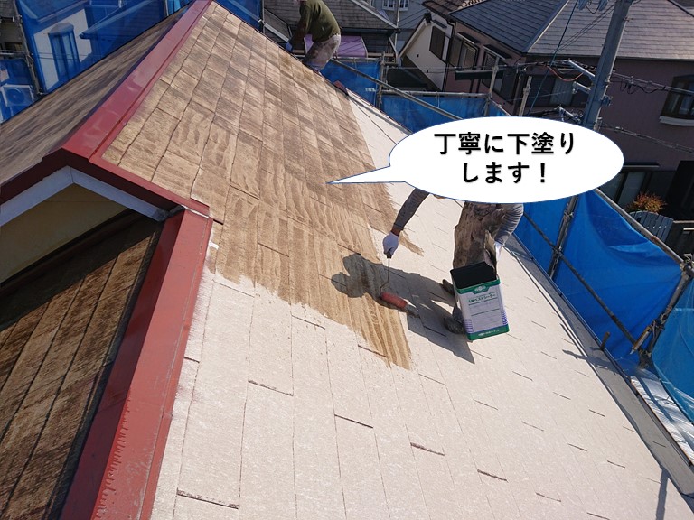 阪南市の屋根を丁寧に下塗りします