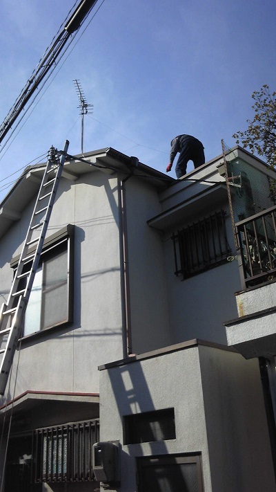 泉佐野市鶴原の雨漏り調査です