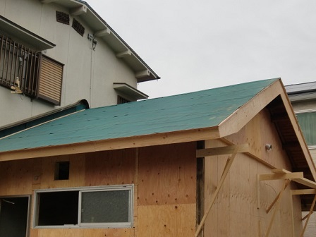 岸和田市大町で軽量瓦コロニアルクワッドへの屋根葺き替え