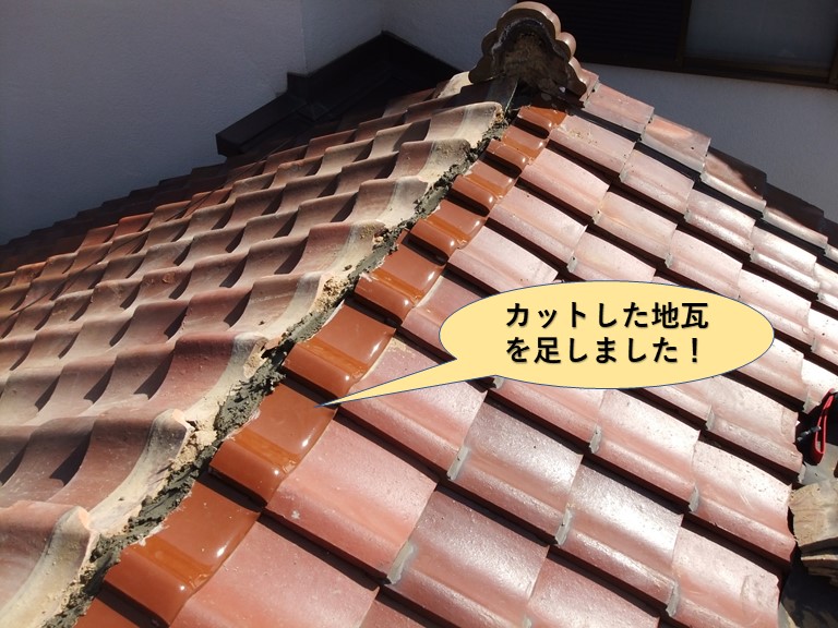 岸和田市の棟にカットした地瓦を足しました