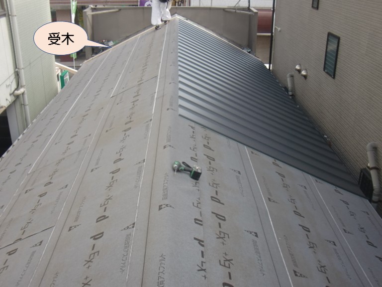 泉北郡忠岡町の屋根葺き替えでケラバに受け木設置