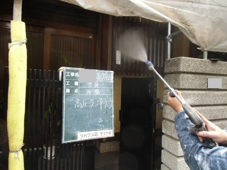岸和田市春木本町の外壁塗装の高圧洗浄