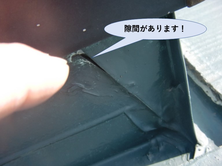 貝塚市王子の天窓のフレームに隙間あり