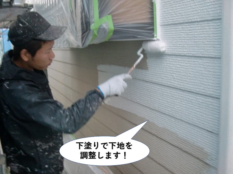 貝塚市の外壁を下塗りで下地を調整
