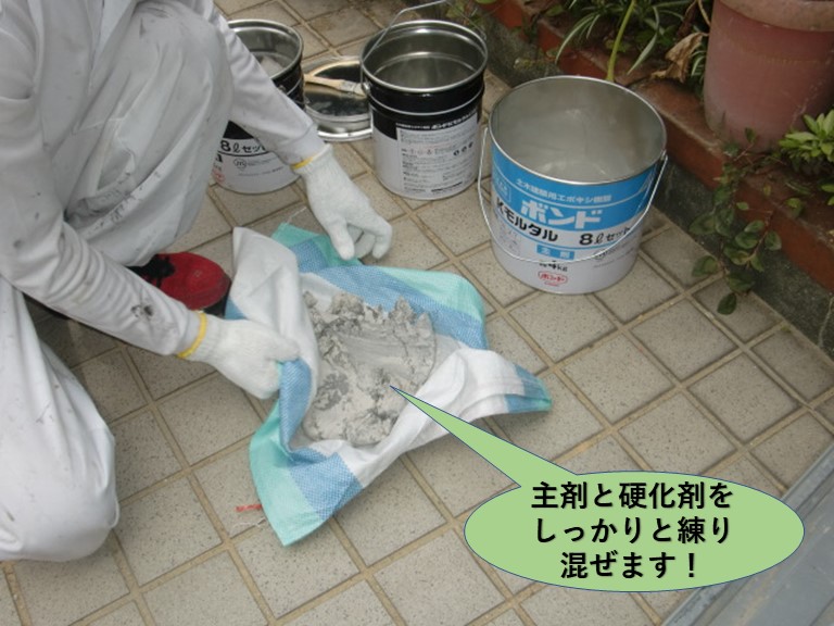 岸和田市で使用するエポキシ樹脂モルタルの練り混ぜ