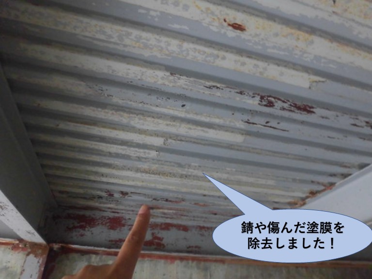岸和田市のガレージの錆や傷んだ塗膜を除去しました