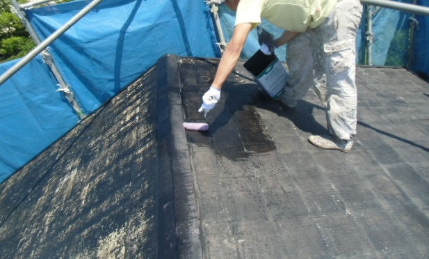 岸和田市摩湯町の屋根の下塗り