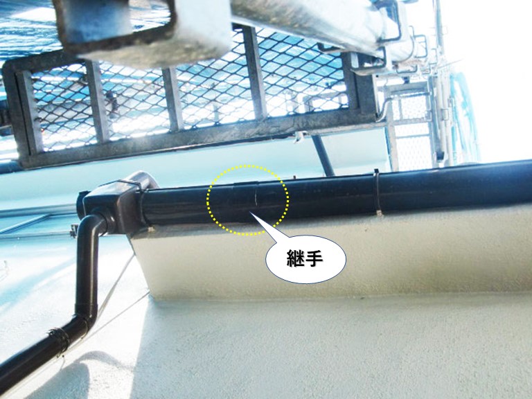 和泉市で継手を使って樋を交換