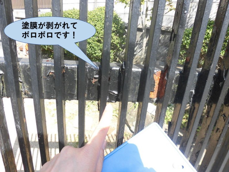 岸和田市の門扉の塗膜が剥がれてボロボロです