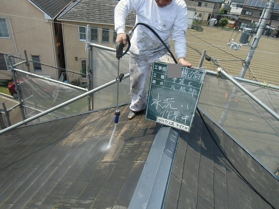 泉佐野市で綺麗なグリーンの屋根塗り替え工事状況！