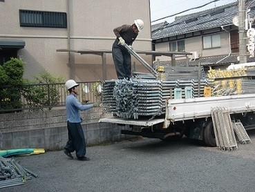 岸和田市春木本町の外壁塗装の足場解体と部分塗装