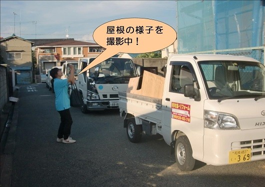 泉北郡忠岡町で屋根の様子を撮影中