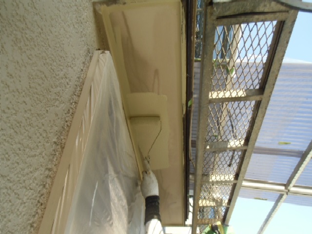 岸和田市天神山町の庇の裏塗装