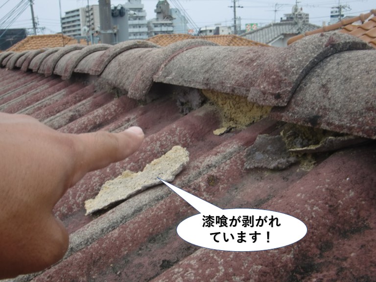 忠岡町の棟の漆喰が剥がれています