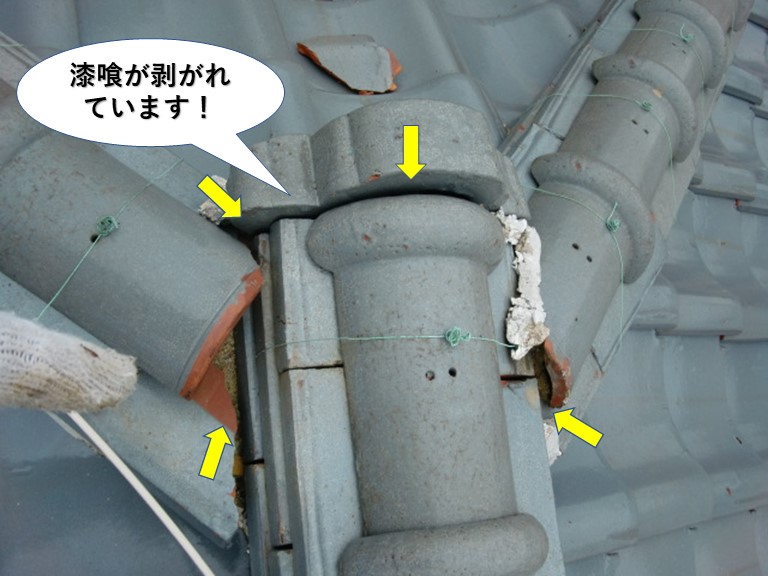 和泉市の屋根の漆喰が剥がれています