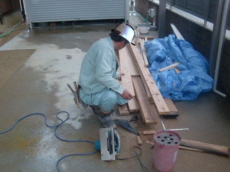 岸和田市東大路町の和瓦の屋根葺替えで板金下地処理など