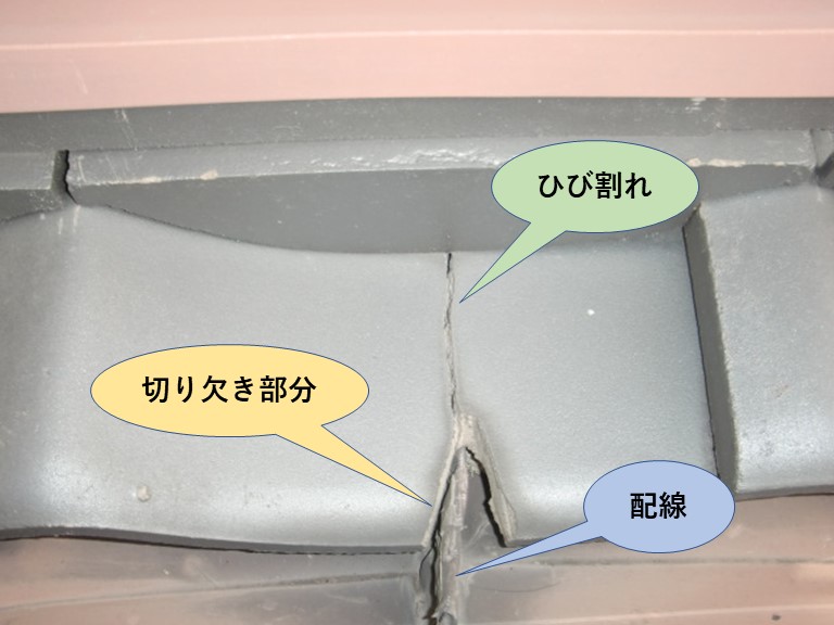 和泉市の瓦のひび割れ