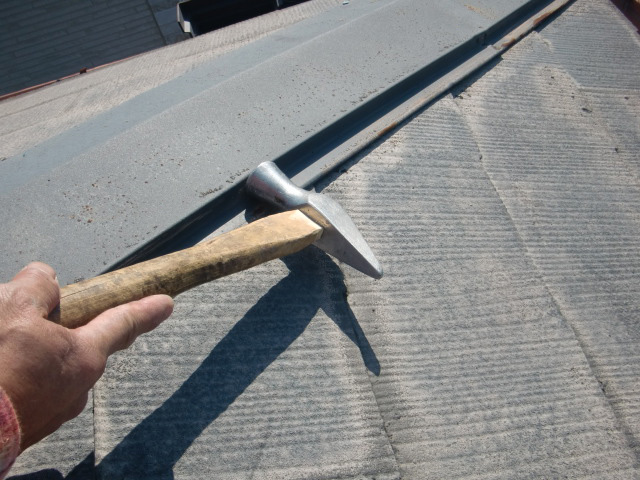 泉大津市の棟板金を固定