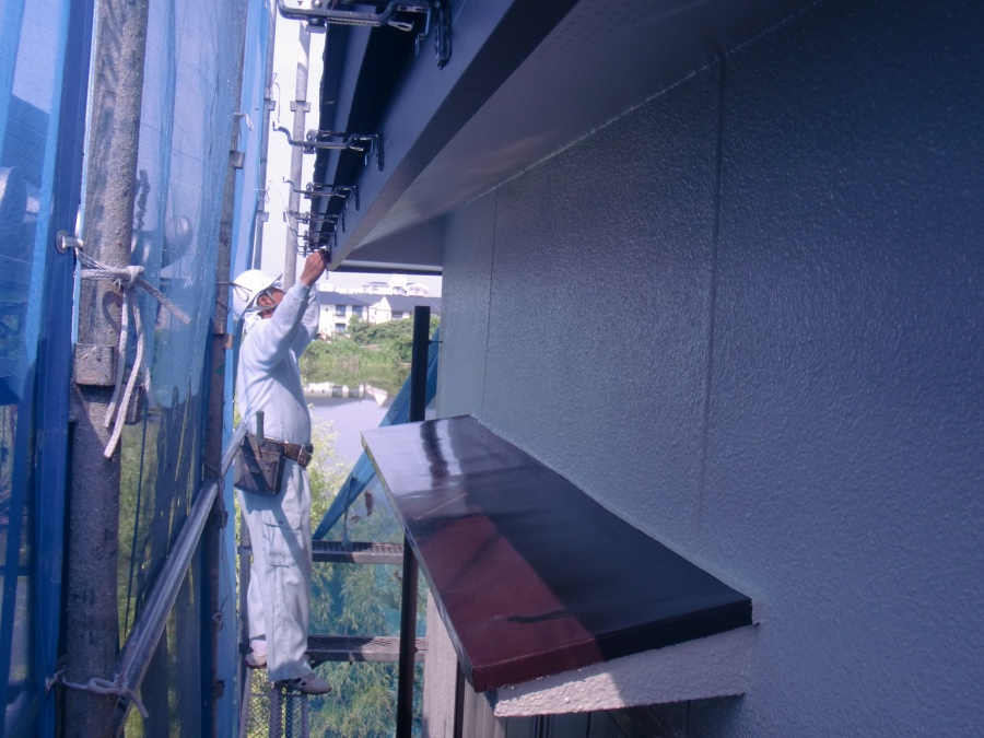 岸和田市土生町の軒樋の受け金具取り付け