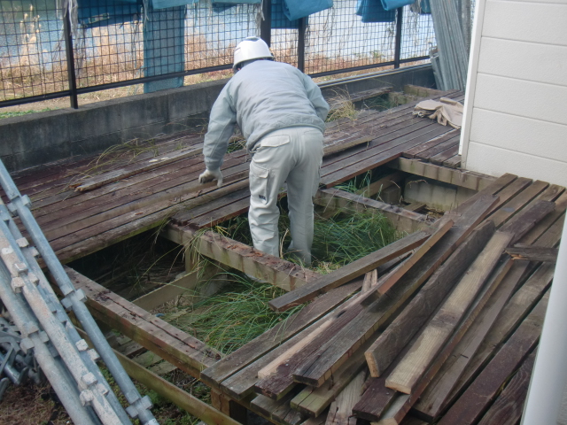 岸和田市下松町のウッドデッキ解体