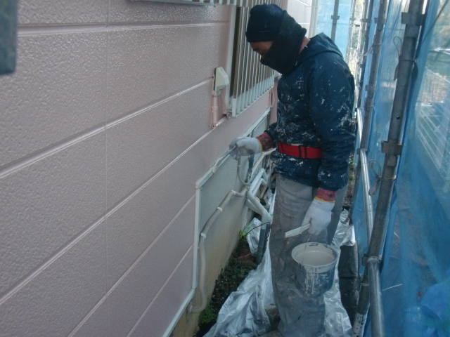 岸和田市下松町の電気の配線カバー塗装