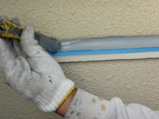 貝塚市半田のシーリングヘラ押さえ