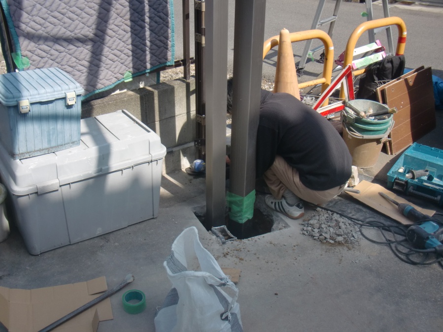 岸和田市神須屋町のカーポートの柱設置