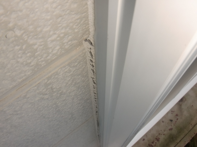 岸和田市下松町のサッシ回りのシーリング