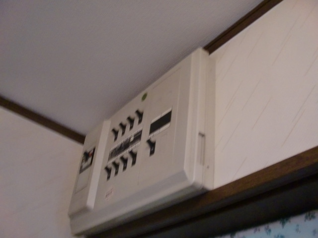 岸和田市八阪町の洗面所の配電盤