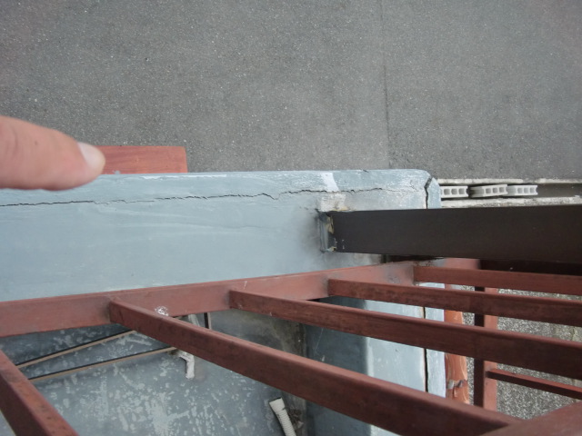 岸和田市藤井町のベランダ劣化状況