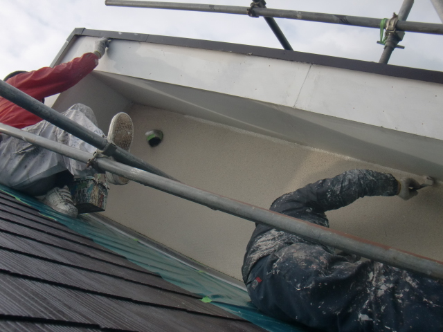 岸和田市下松町の破風板塗装中