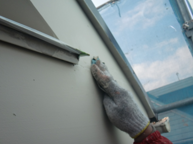 岸和田市下松町の破風板ペーパーかけ