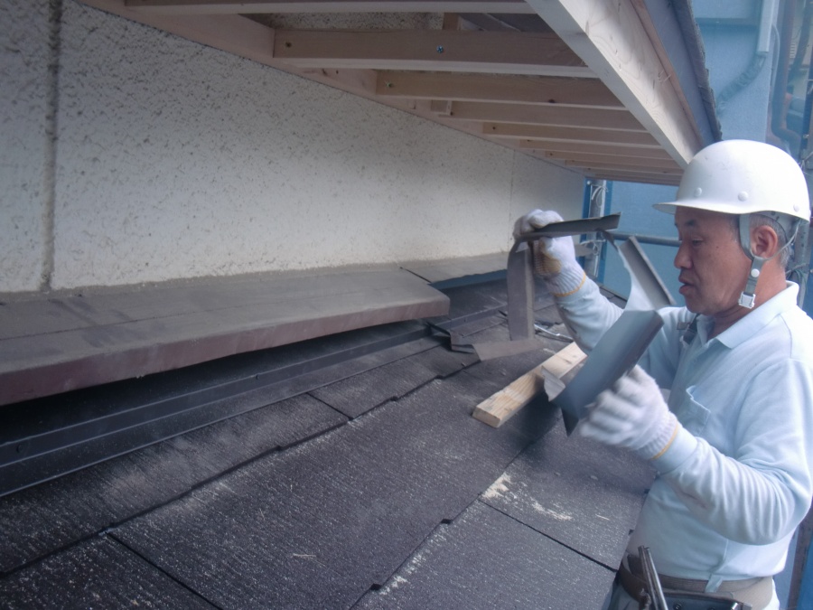 岸和田市土生町の既存の雨仕舞板金修理