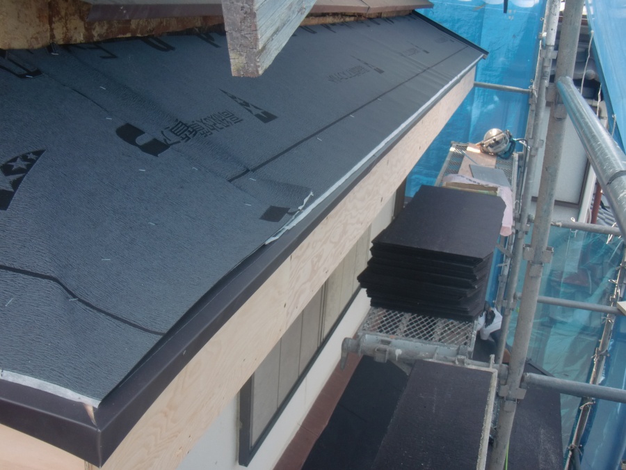 岸和田市土生町の庇にルーフィングを貼り防水
