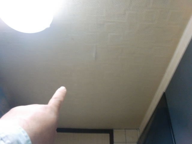 泉佐野市上瓦屋のキッチンの天井の雨漏り