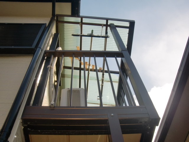 貝塚市で飛ばされた二階ベランダの波板