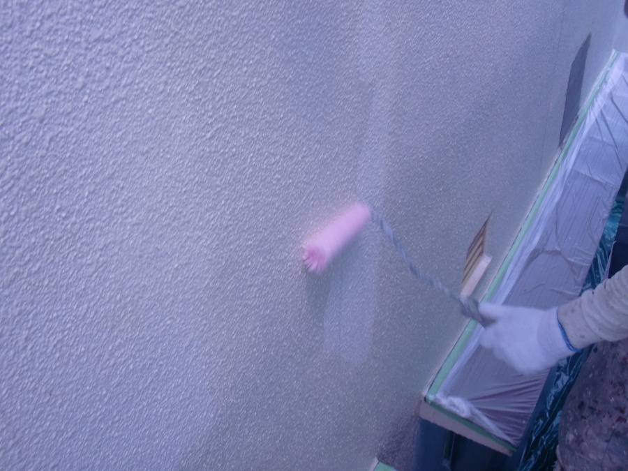 岸和田市土生町の外壁塗装のシーラー塗り