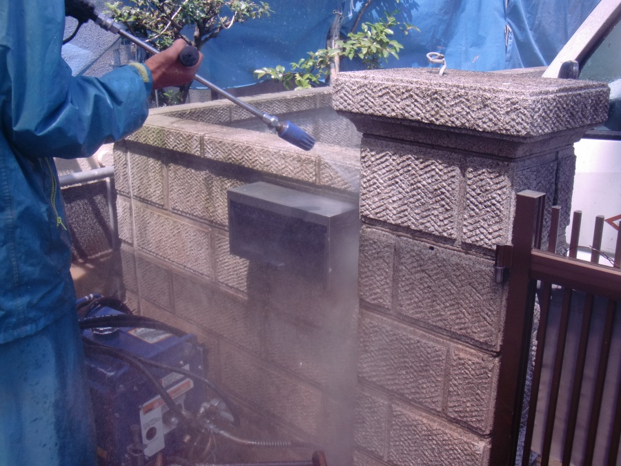 岸和田市土生町の高圧洗浄でポスト回りも洗浄