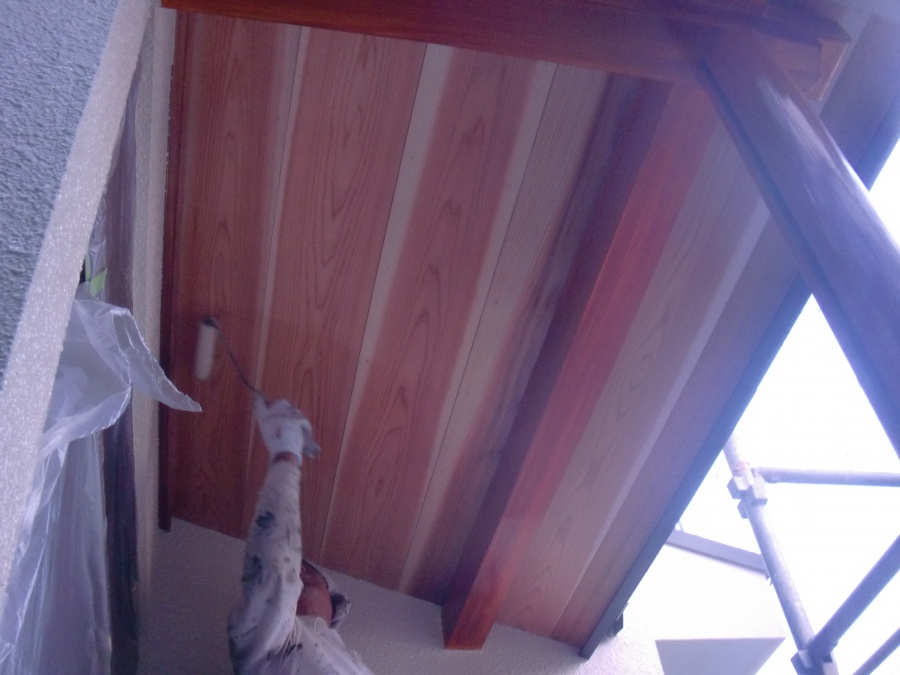 岸和田市土生町の玄関庇の天井塗装