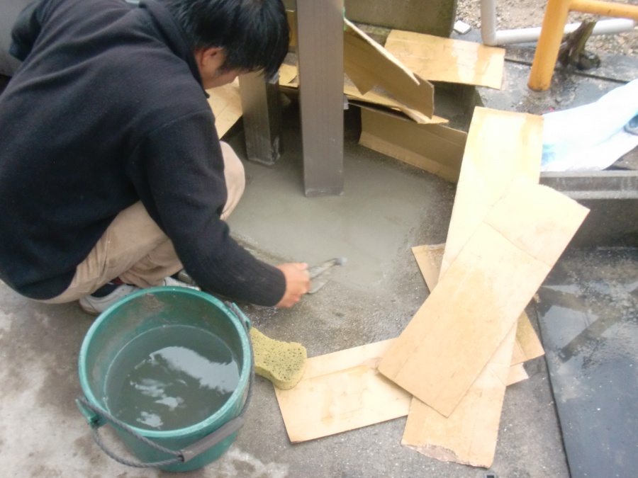 岸和田市神須屋町のカーポートの柱固定