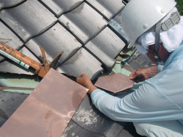 岸和田市西之内町で谷樋修理工事