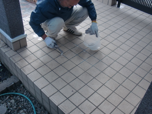 岸和田市包近町のタイル土間タッチアップ